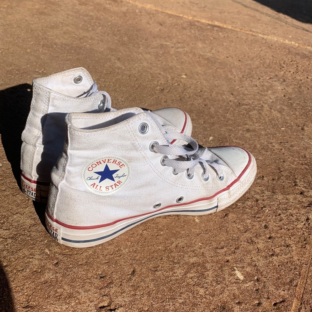 Used Chuck Taylor Converse. Size 8 in women